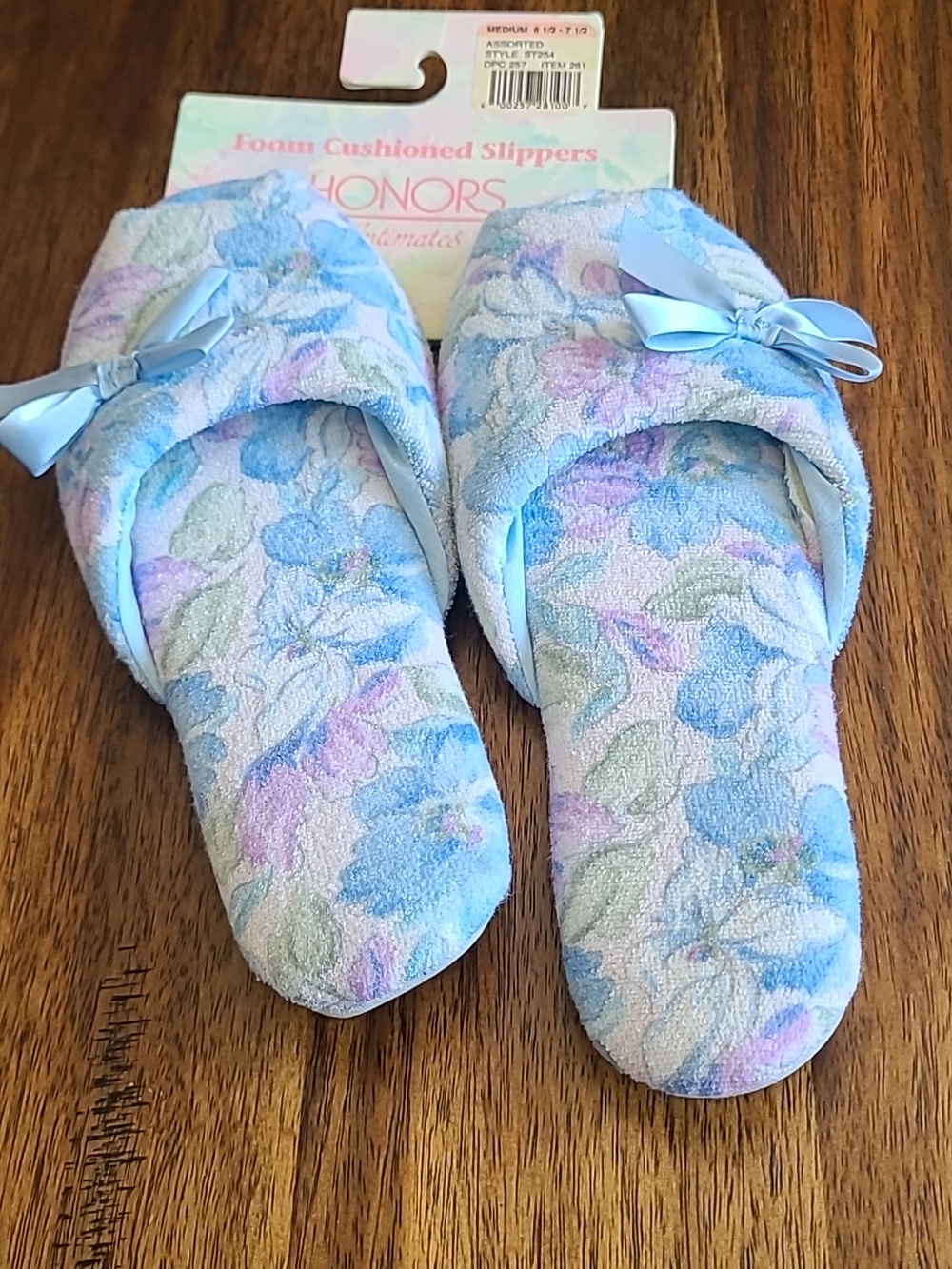 Vintage  HONORS slippers 6.5 TO 7.5.  NEW